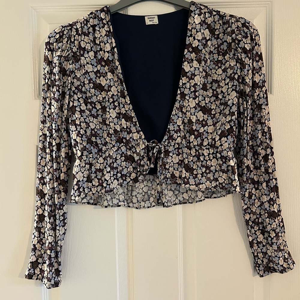 Aritzia Sunday Best Kimberly Blouse - Picture 3 of 6